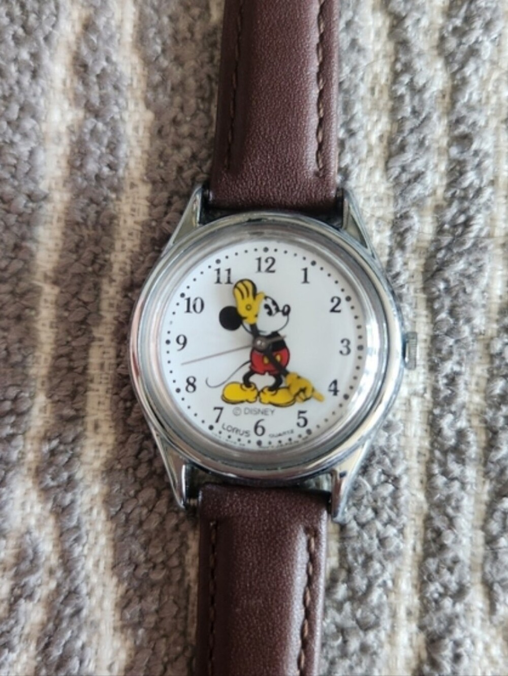Vintage V515-6080 Mickey Mouse 1990"s Brown Leather Strap Watch